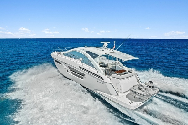 2019 Cruisers Yachts 54