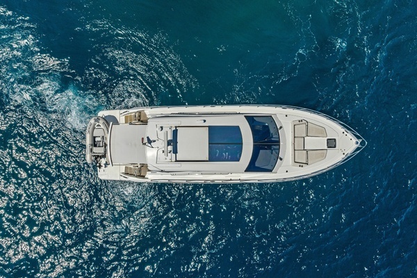 2019 Cruisers Yachts 54