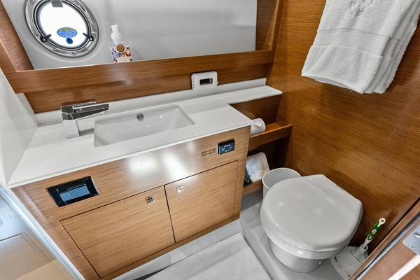 MY WAY 54ft Cruisers Yachts Yacht For Sale