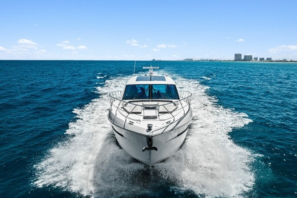 2019 Cruisers Yachts 54