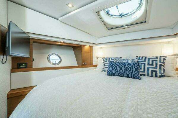 2023 Tiara Yachts 39