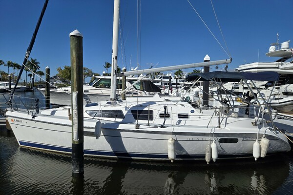 Endeavour 32ft Hunter Yacht For Sale