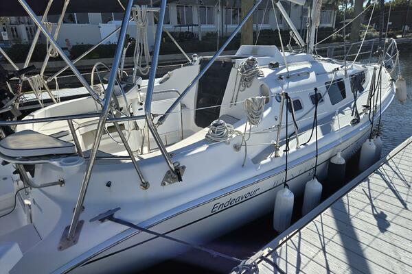 Endeavour 32ft Hunter Yacht For Sale
