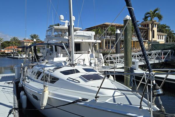 Endeavour 32ft Hunter Yacht For Sale