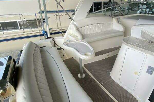 Photo of the 2000 Rinker 