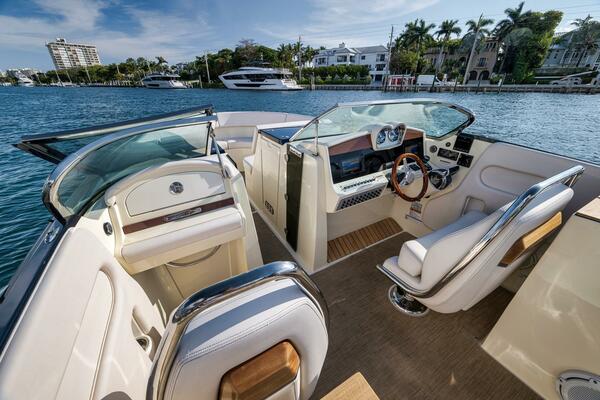 Chris-Craft 34 - 2LW - Seating