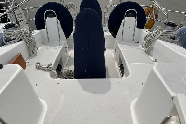 Photo of the 2002 Catalina 470