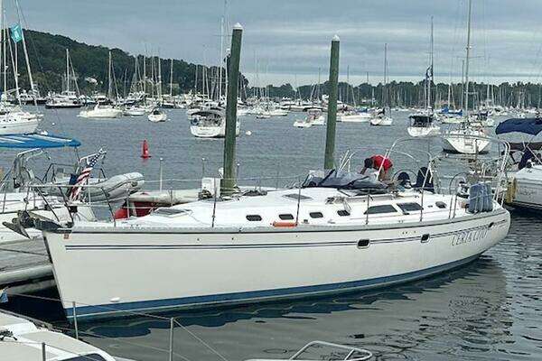 Photo of the 2002 Catalina 470