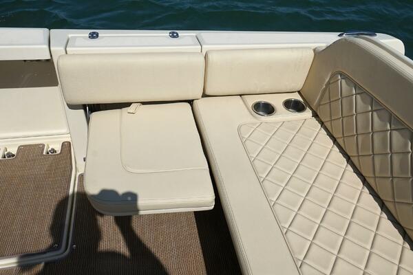 Chris-Craft 34- Catalina Grace- Seating 