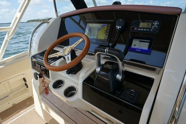 Chris-Craft 34- Catalina Grace- Helm