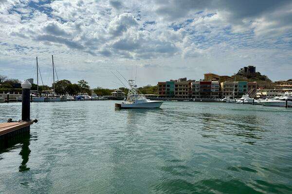 Photo of the 1999 Tides Custom Carolina Express "SASSY GIRL"