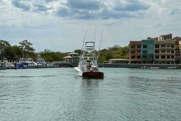 Photo of the 1999 Tides Custom Carolina Express "SASSY GIRL"