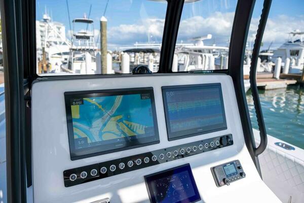 34ft Reef Runner Yacht For Sale