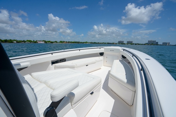 34ft Reef Runner Yacht For Sale