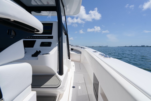 34ft Reef Runner Yacht For Sale