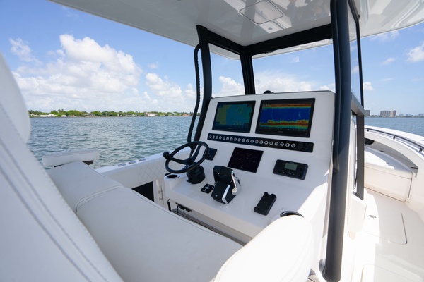 34ft Reef Runner Yacht For Sale