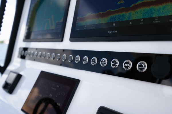 34ft Reef Runner Yacht For Sale
