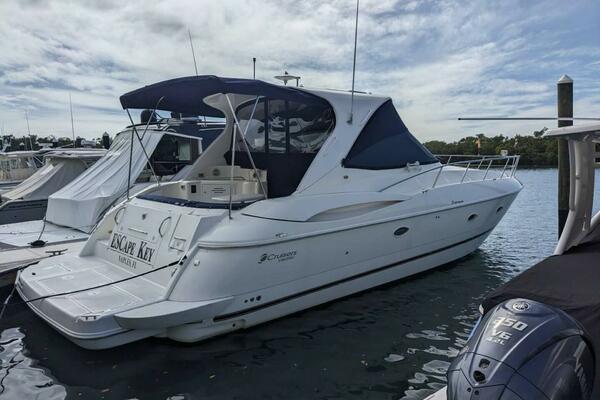 2003 Cruisers Yachts 3970