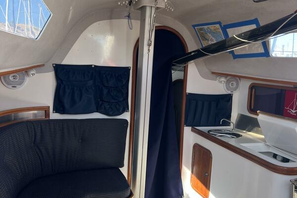 Relentless 31ft Sydney Yacht For Sale