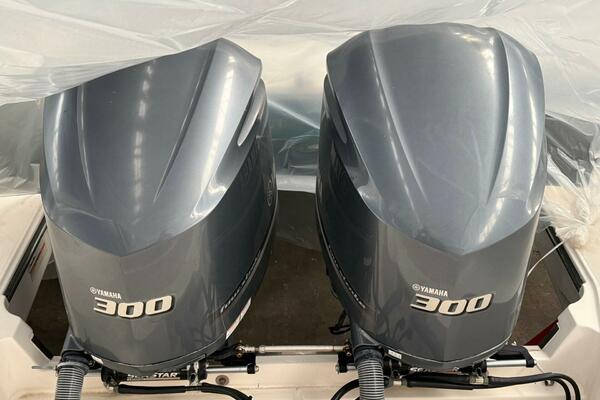 29ft Pursuit Yacht For Sale