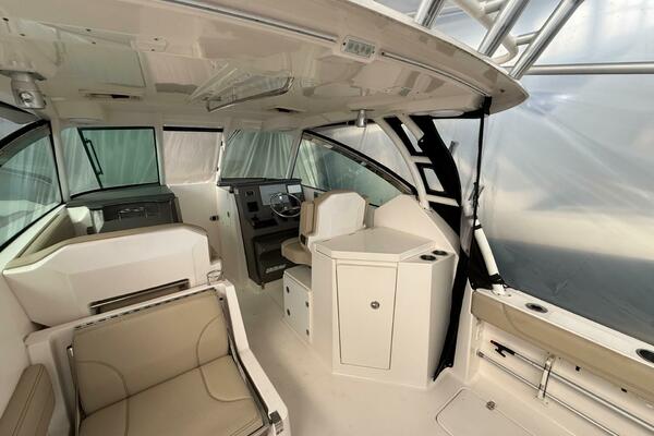 29ft Pursuit Yacht For Sale