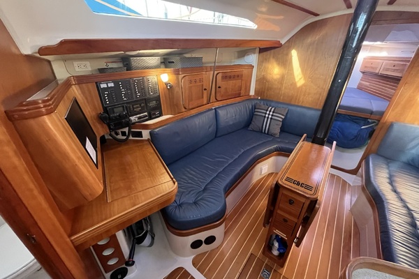 UPBEAT 36ft C amp C Yacht For Sale