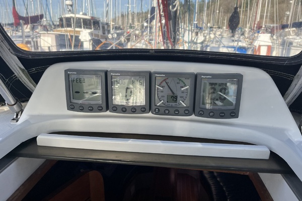 UPBEAT 36ft C amp C Yacht For Sale