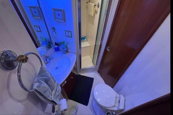 Moonstruck 53ft Carver Yacht For Sale