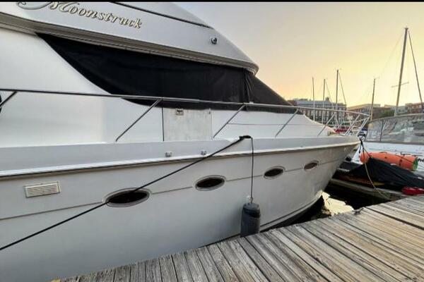Moonstruck 53ft Carver Yacht For Sale