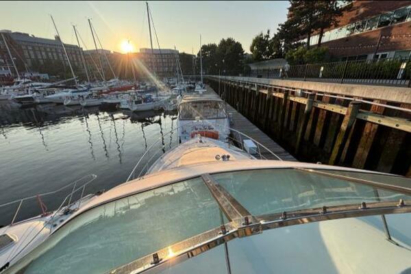 Moonstruck 53ft Carver Yacht For Sale