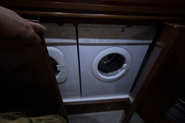 Moonstruck 53ft Carver Yacht For Sale