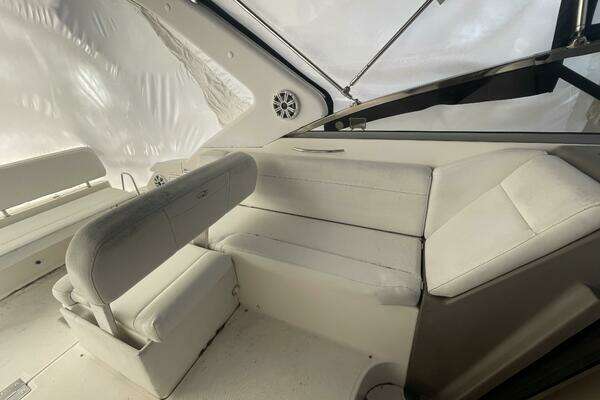 Photo of the 2006 Regal 2860 Window Express