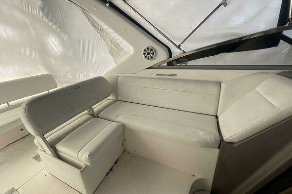 Photo of the 2006 Regal 2860 Window Express