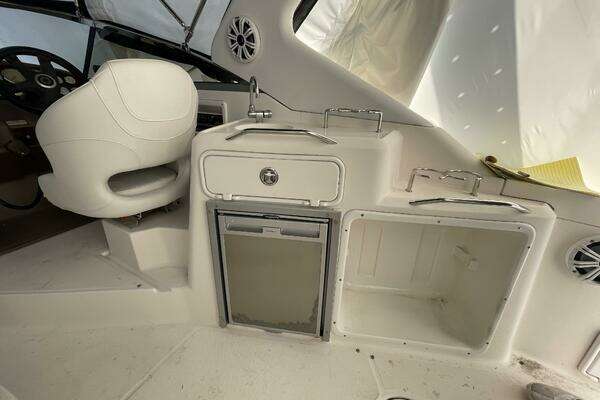 Photo of the 2006 Regal 2860 Window Express