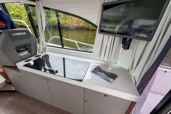 Beneteau Antares 11 Yacht For Sale