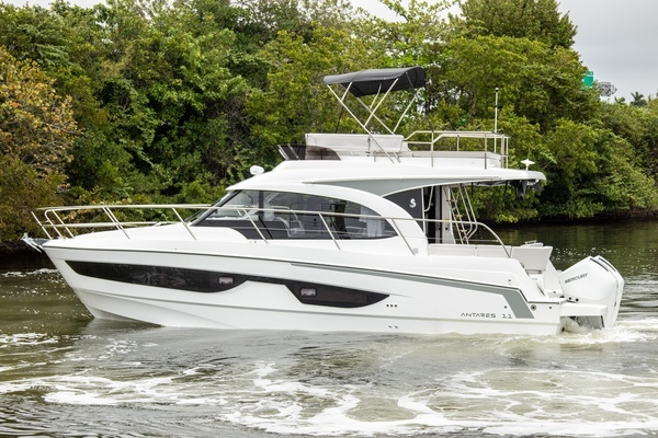 Photo of the 2026 Beneteau Antares 11