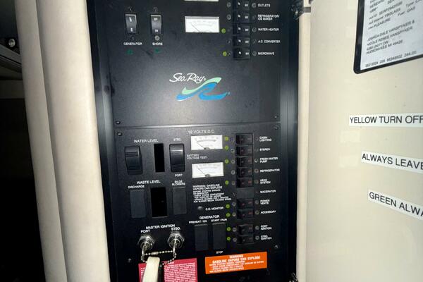 33ft Sea Ray Yacht For Sale