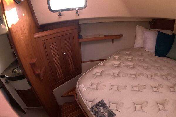 Photo of the 2005 Island Packet 370 "3 DOLPHINS"