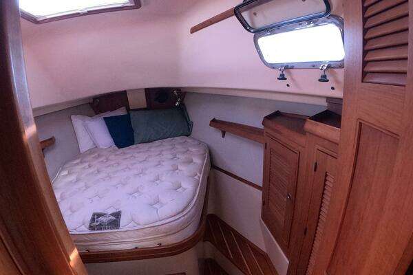 Island Packet 370 Yacht For Sale