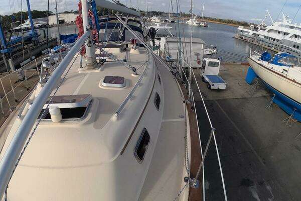 Island Packet 370 Yacht For Sale