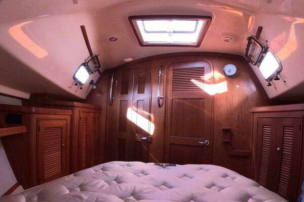 Island Packet 370 Yacht For Sale