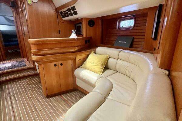 Feeling 546 Yacht For Sale