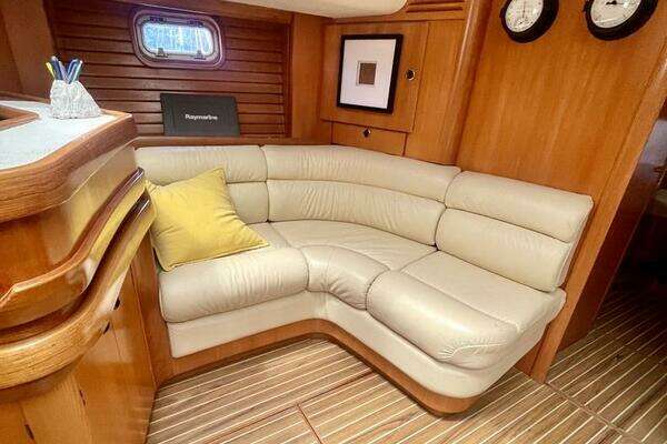 Feeling 546 Yacht For Sale