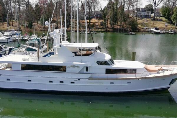 LIQUIDITY 102ft Broward Yacht For Sale