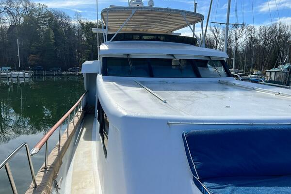 LIQUIDITY 102ft Broward Yacht For Sale