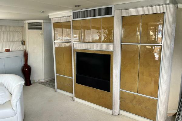 LIQUIDITY 102ft Broward Yacht For Sale