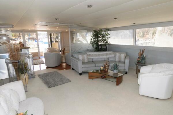 LIQUIDITY 102ft Broward Yacht For Sale
