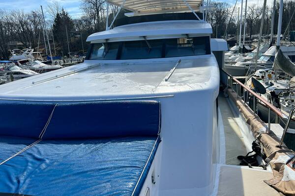 LIQUIDITY 102ft Broward Yacht For Sale