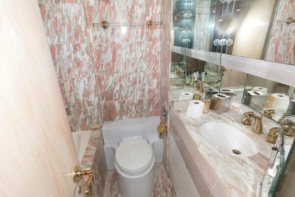 LIQUIDITY 102ft Broward Yacht For Sale