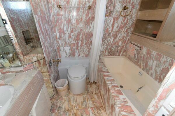 LIQUIDITY 102ft Broward Yacht For Sale